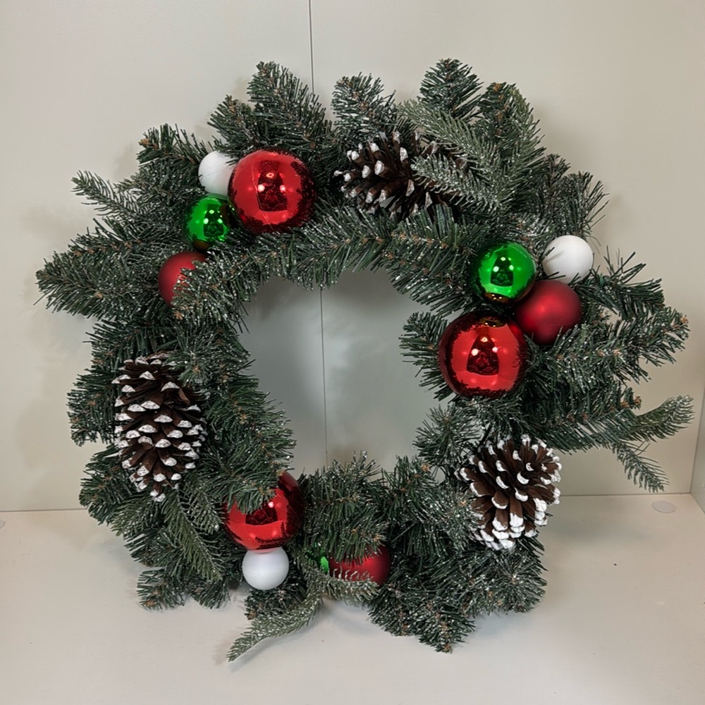 NWT Wondershop 22” Wreath